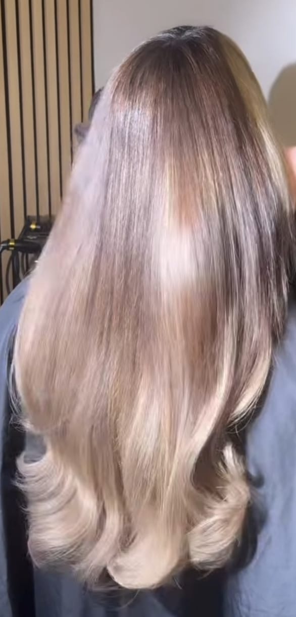 Voluminozna kosa sa premium ekstenzijama